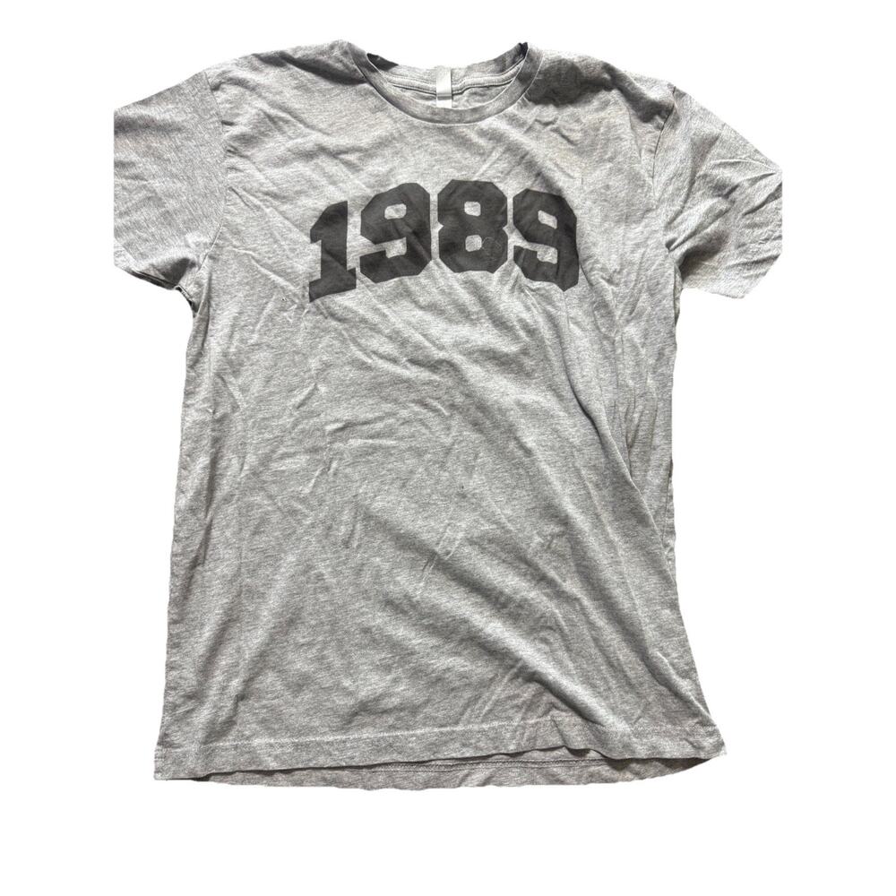 1989 Unisex Graphic T-Shirt Short Sleeve Gray size M Birthday Taylor Swift